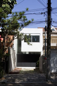 Casa 4 × 30 de Arquitectos CR2 + FGMF Arquitectos, Exterior de día