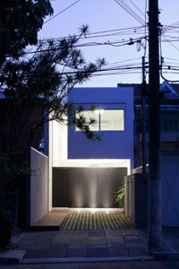 Casa 4 × 30 de Arquitectos CR2 + FGMF Arquitectos, Exterior de noche