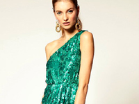  Vestido corto asimétrico verde – Marca Zara